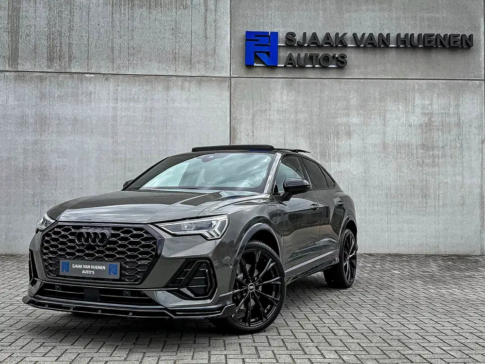 Audi Q3 45TFSI e 245pk S-Tronic Competition S Edit uit 2023