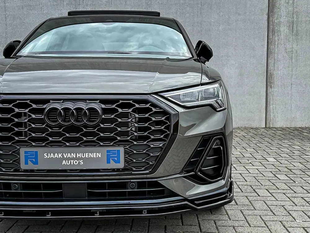 Audi Q3 45TFSI e 245pk S-Tronic Competition S Edit uit 2023, foto 14