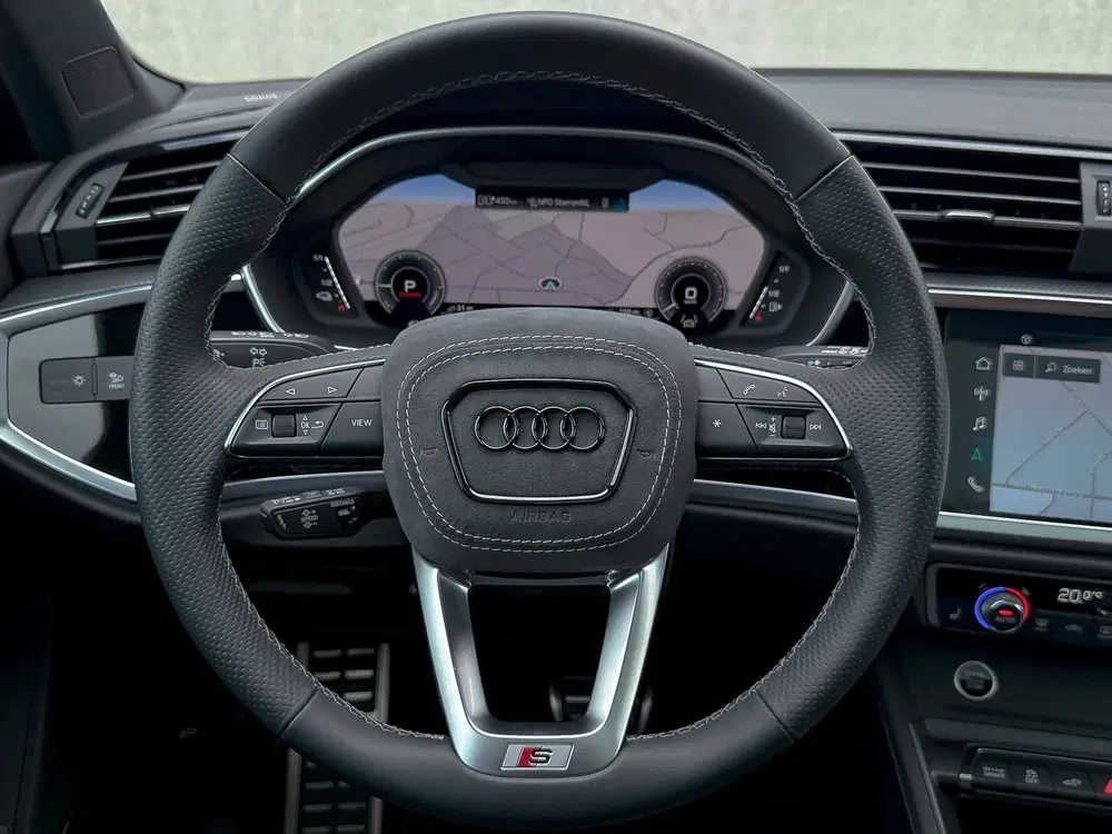 Audi Q3 45TFSI e 245pk S-Tronic Competition S Edit uit 2023, foto 2