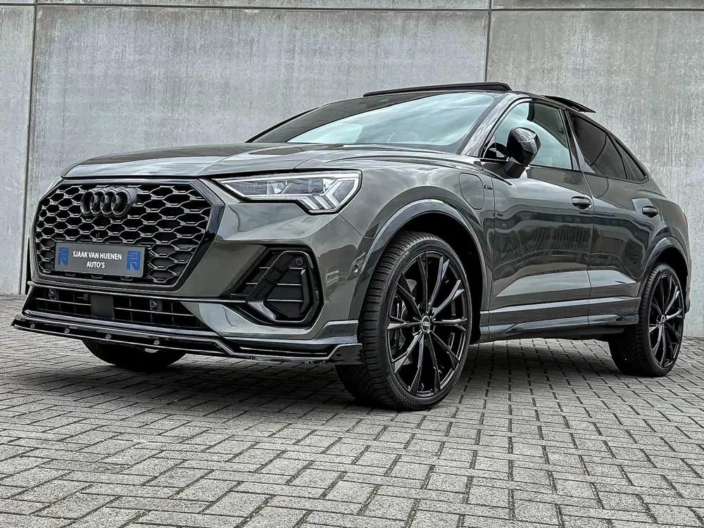 Audi Q3 45TFSI e 245pk S-Tronic Competition S Edit uit 2023, foto 5