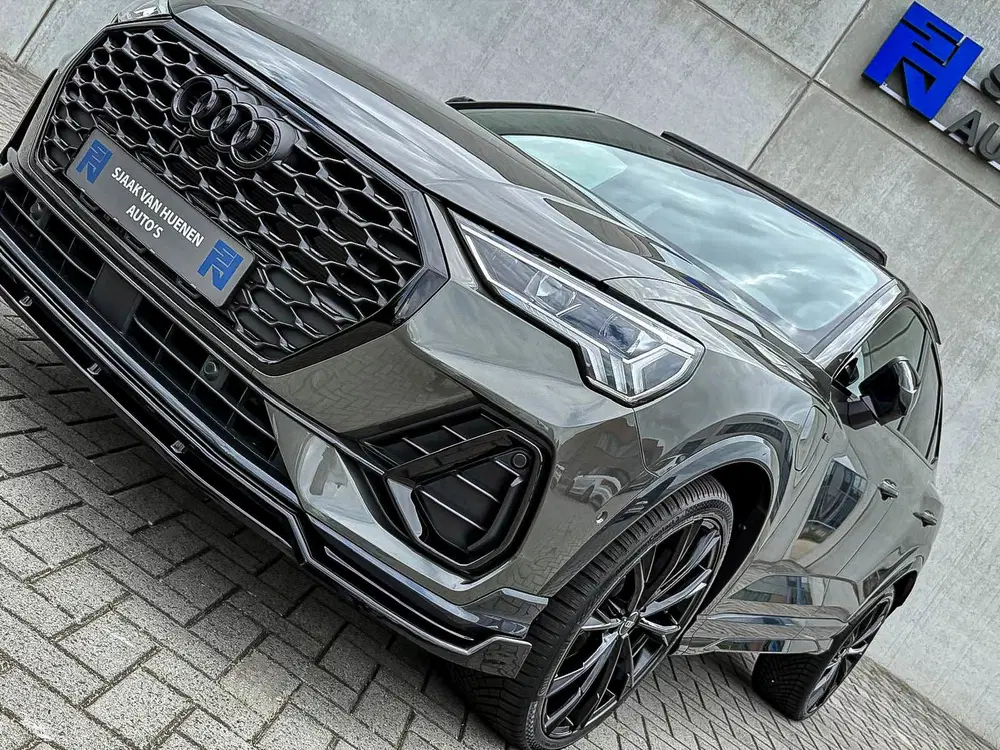 Audi Q3 45TFSI e 245pk S-Tronic Competition S Edit uit 2023, foto 6
