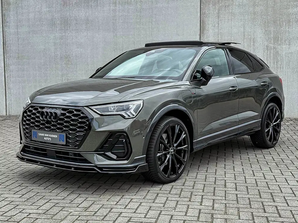 Audi Q3 45TFSI e 245pk S-Tronic Competition S Edit uit 2022, foto 4