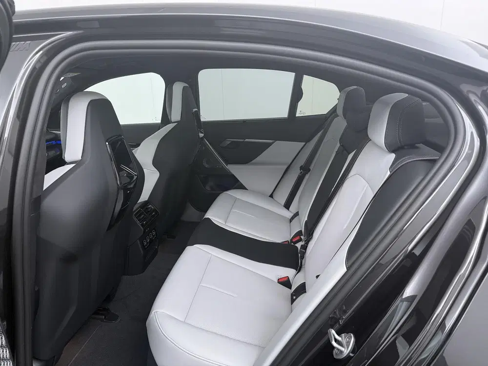 BMW M5 Sedan uit 2026, foto 14