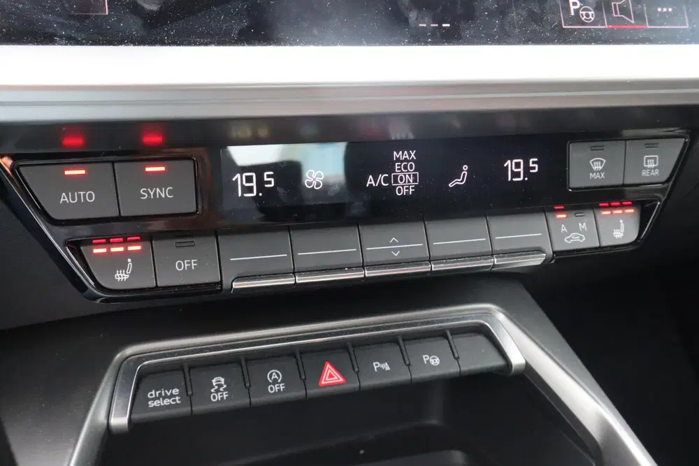 Audi A3 35 TFSI S edition uit 2022, foto 14