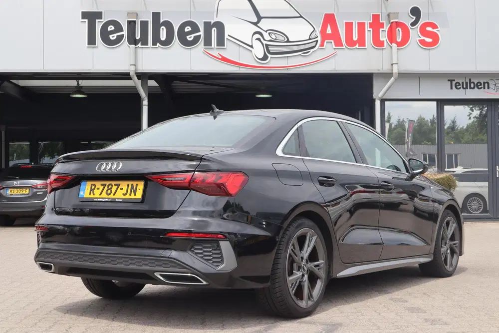 Audi A3 35 TFSI S edition uit 2022, foto 2