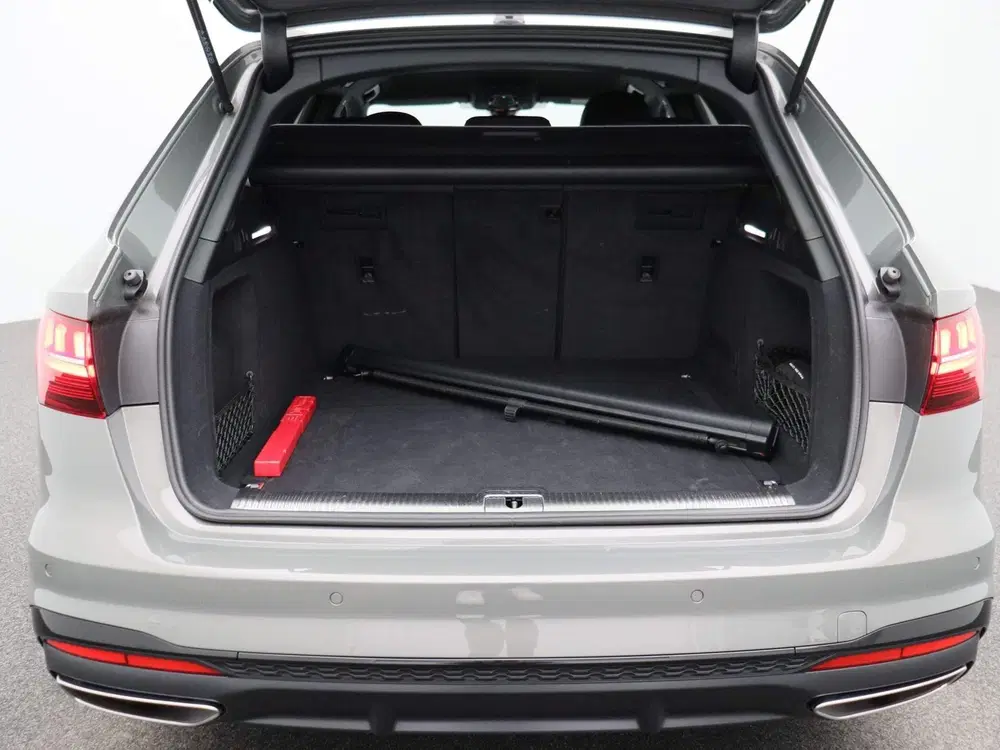 Audi A4 35 TFSI S edition Competition uit 2024, foto 12