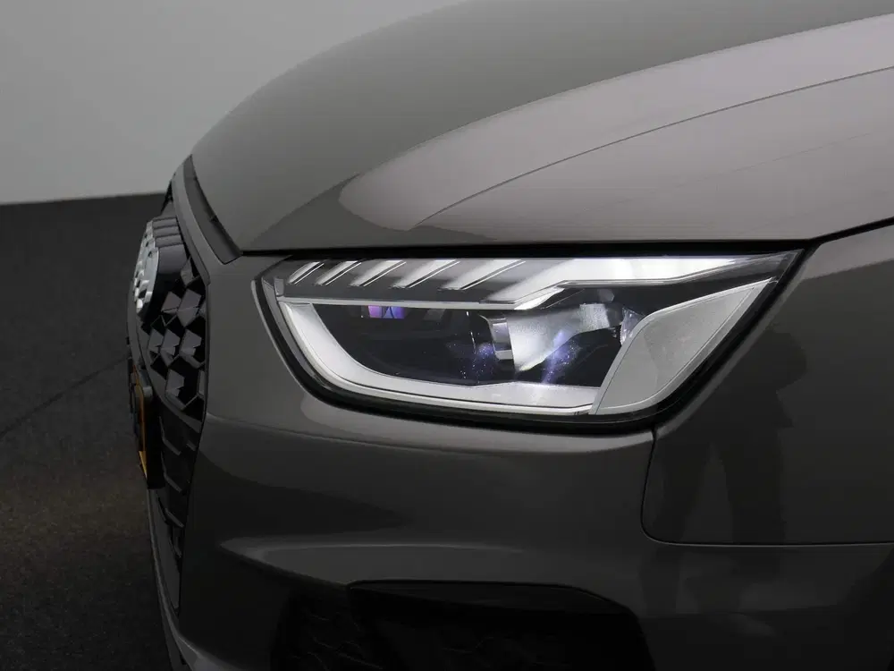 Audi A4 35 TFSI S edition Competition uit 2024, foto 14