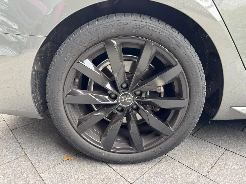 Audi A4 35 TFSI S edition Competition uit 2024, foto 4