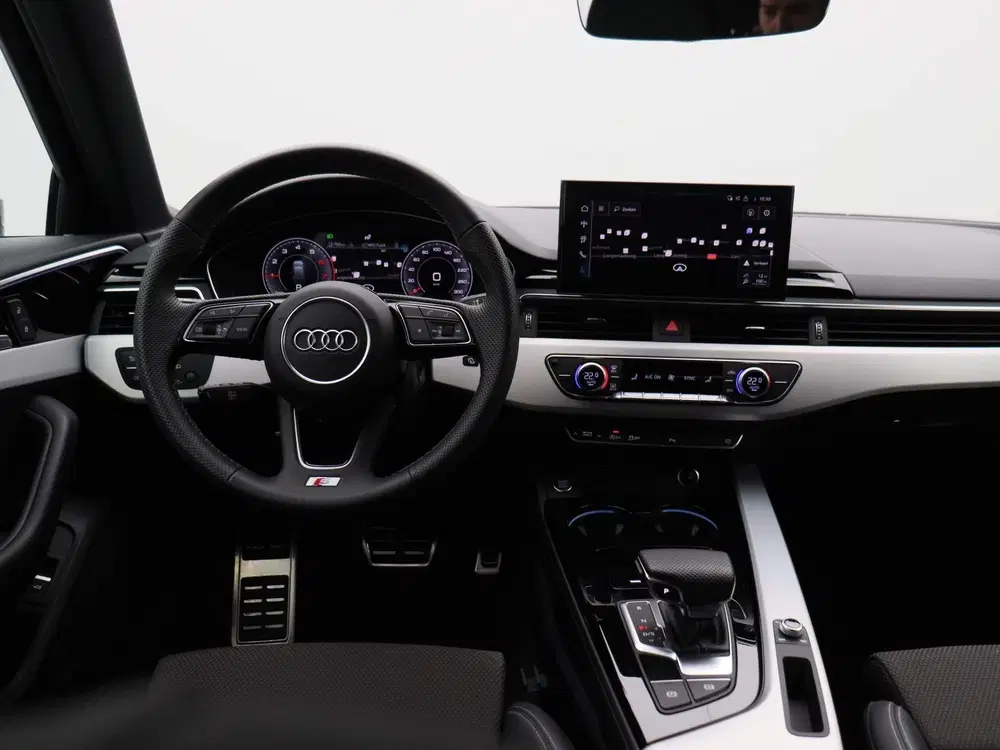 Audi A4 35 TFSI S edition Competition uit 2024, foto 6