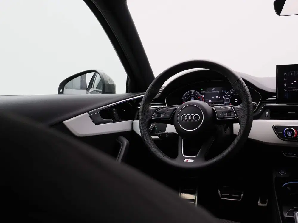 Audi A4 35 TFSI S edition Competition uit 2024, foto 9