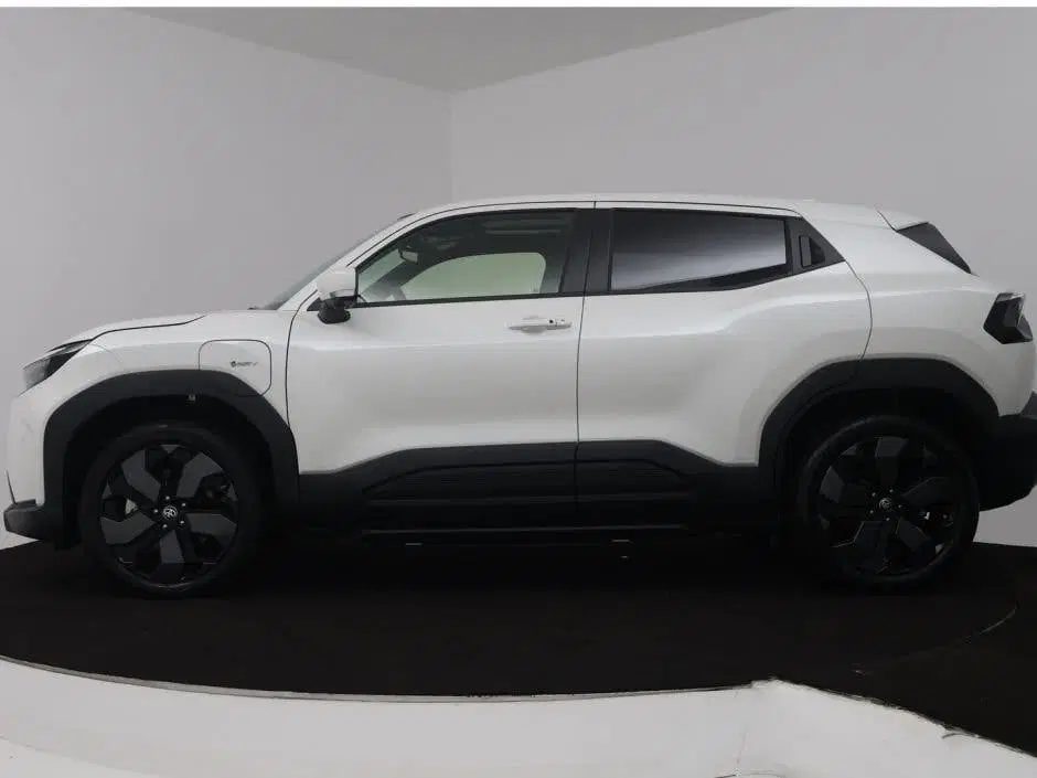 Toyota Urban Cruiser Executive 61 kWh uit 2026, foto 3