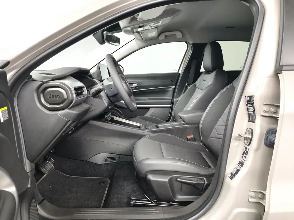Jeep Avenger Summit 54 kWh uit 2025, foto 7