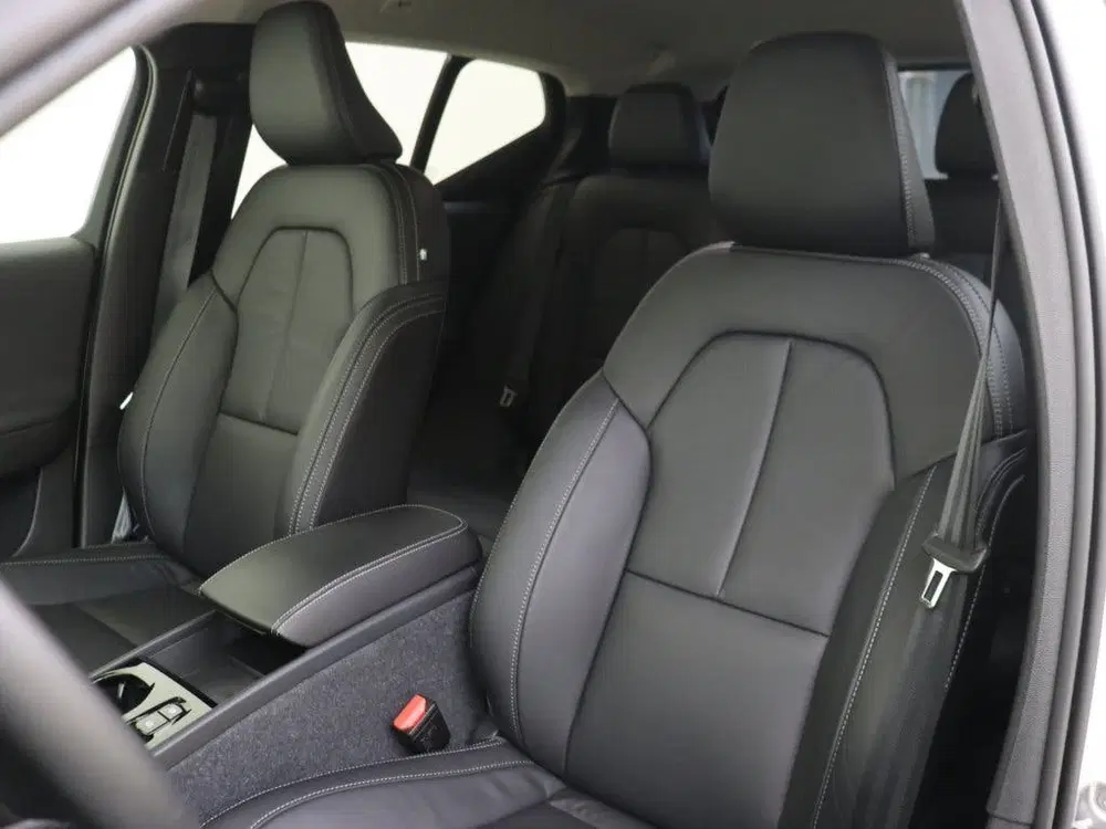 Volvo XC40 T4 Plus Dark uit 2023, foto 15