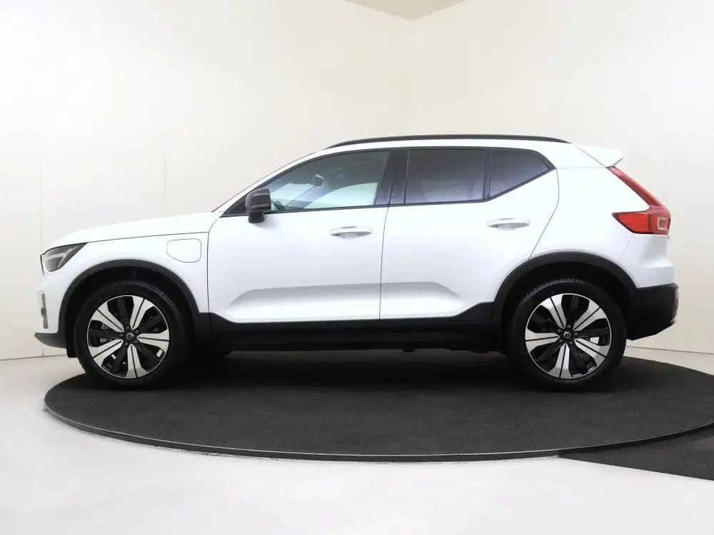 Volvo XC40 T4 Plus Dark uit 2023, foto 2