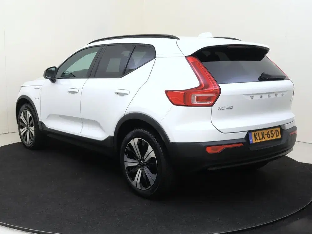 Volvo XC40 T4 Plus Dark uit 2023, foto 4