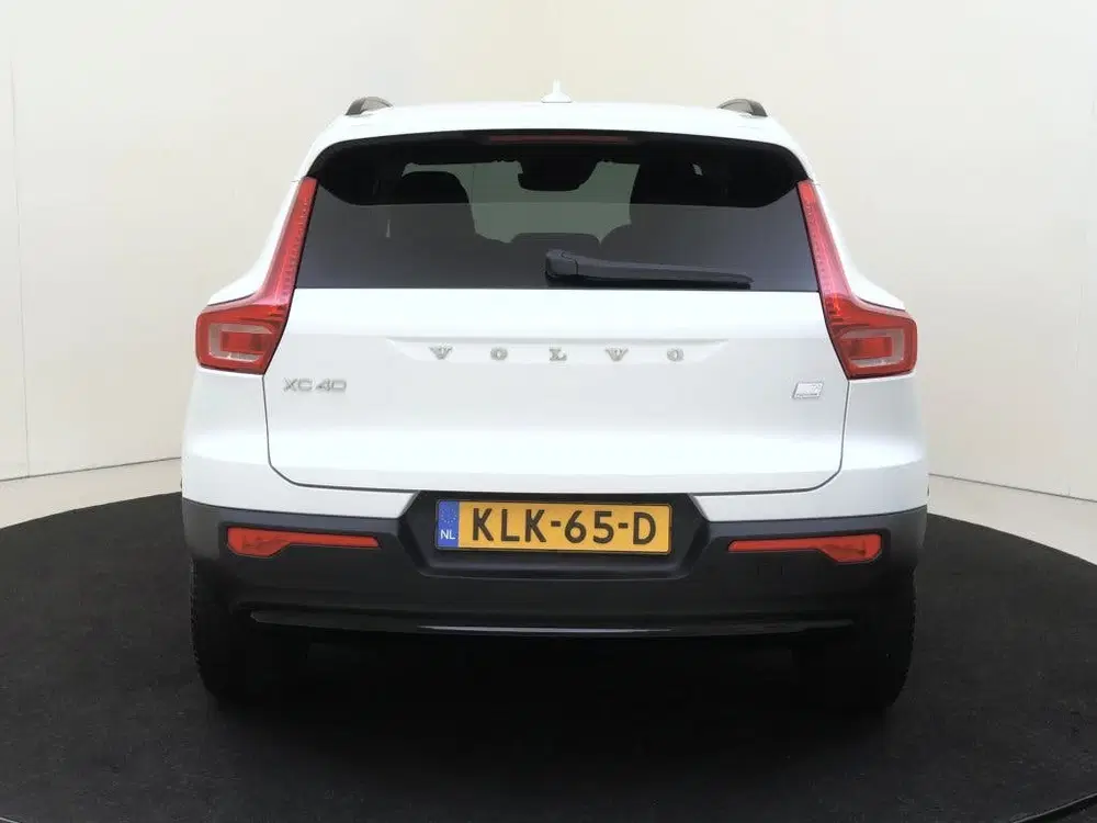 Volvo XC40 T4 Plus Dark uit 2023, foto 5