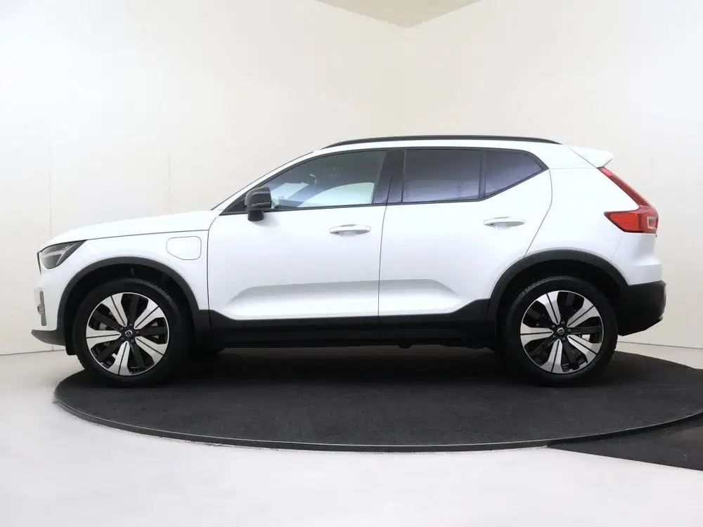 Volvo XC40 T4 Plus Dark uit 2023, foto 2