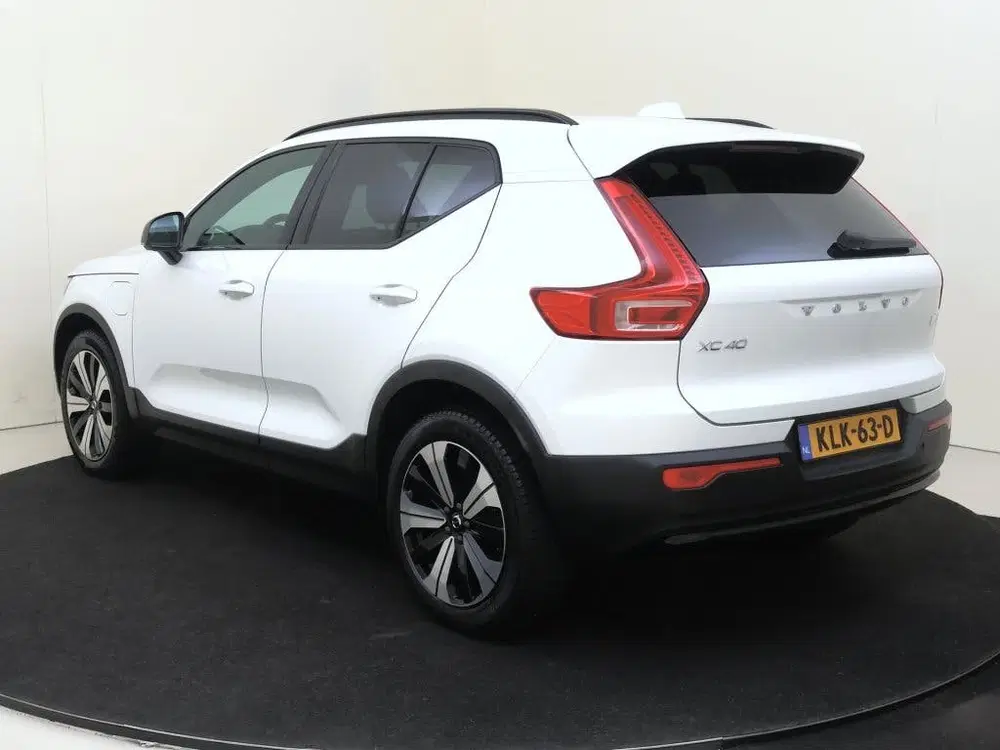 Volvo XC40 T4 Plus Dark uit 2023, foto 4