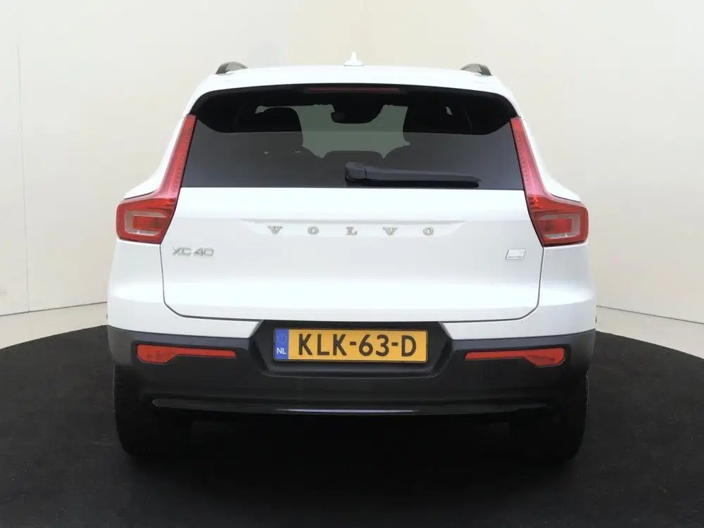 Volvo XC40 T4 Plus Dark uit 2023, foto 5
