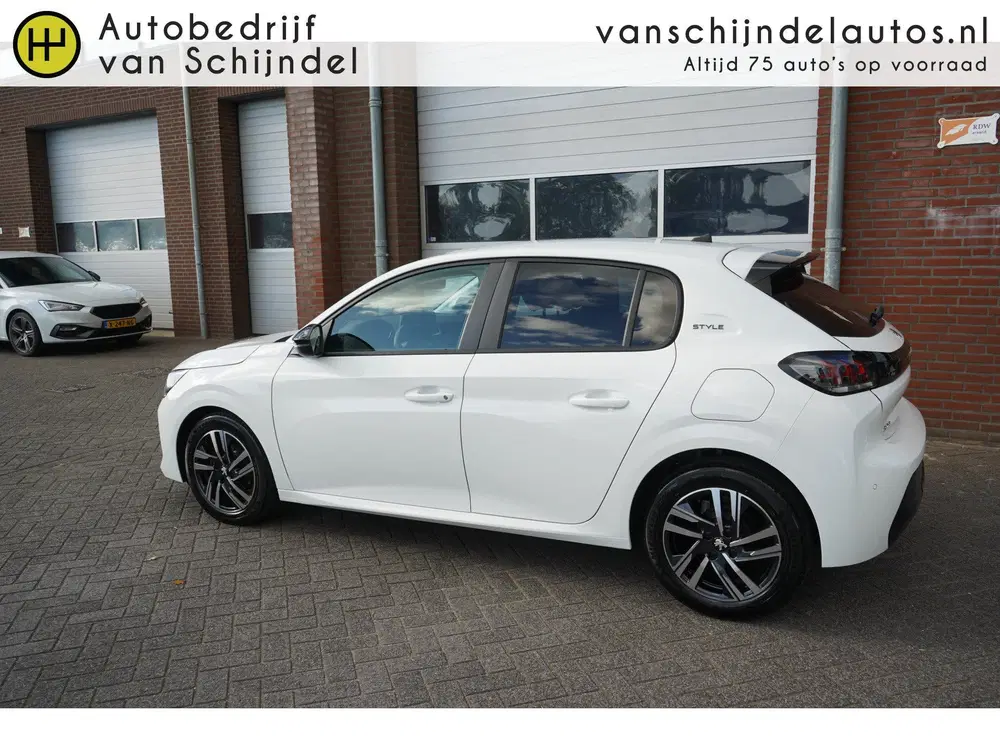 Peugeot 208 1.2 PURETECH STYLE LUXE DECEMBER 2023 FULL uit 2023, foto 10