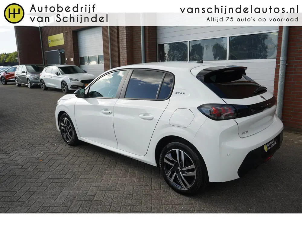 Peugeot 208 1.2 PURETECH STYLE LUXE DECEMBER 2023 FULL uit 2023, foto 9