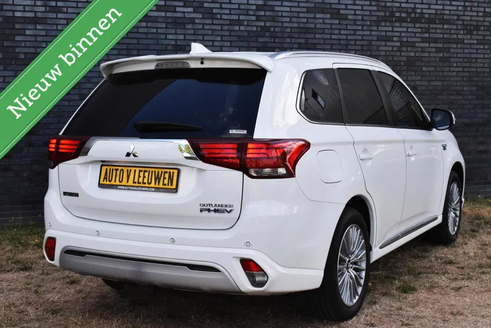 Mitsubishi Outlander 2.4 PHEV Diamand Edition LEDER VOL 360 uit 2019, foto 2