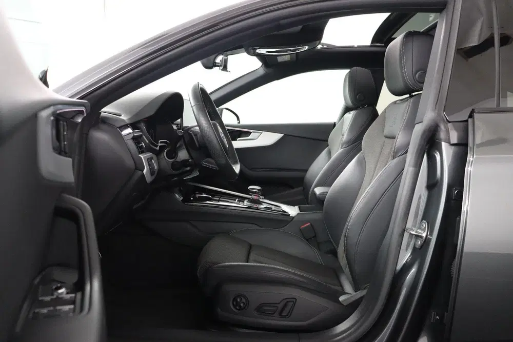 Audi A5 35 TFSI S edition Competition uit 2023, foto 15
