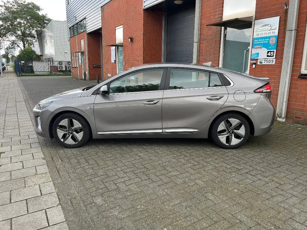 Hyundai IONIQ Hybrid uit 2021, foto 2