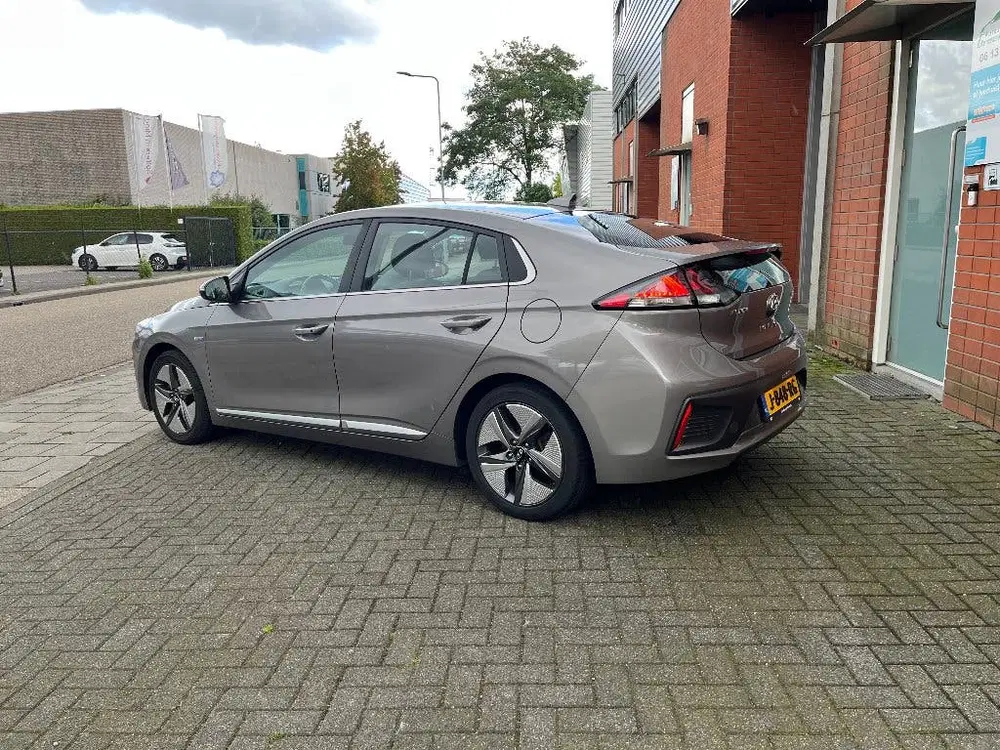 Hyundai IONIQ Hybrid uit 2021, foto 3