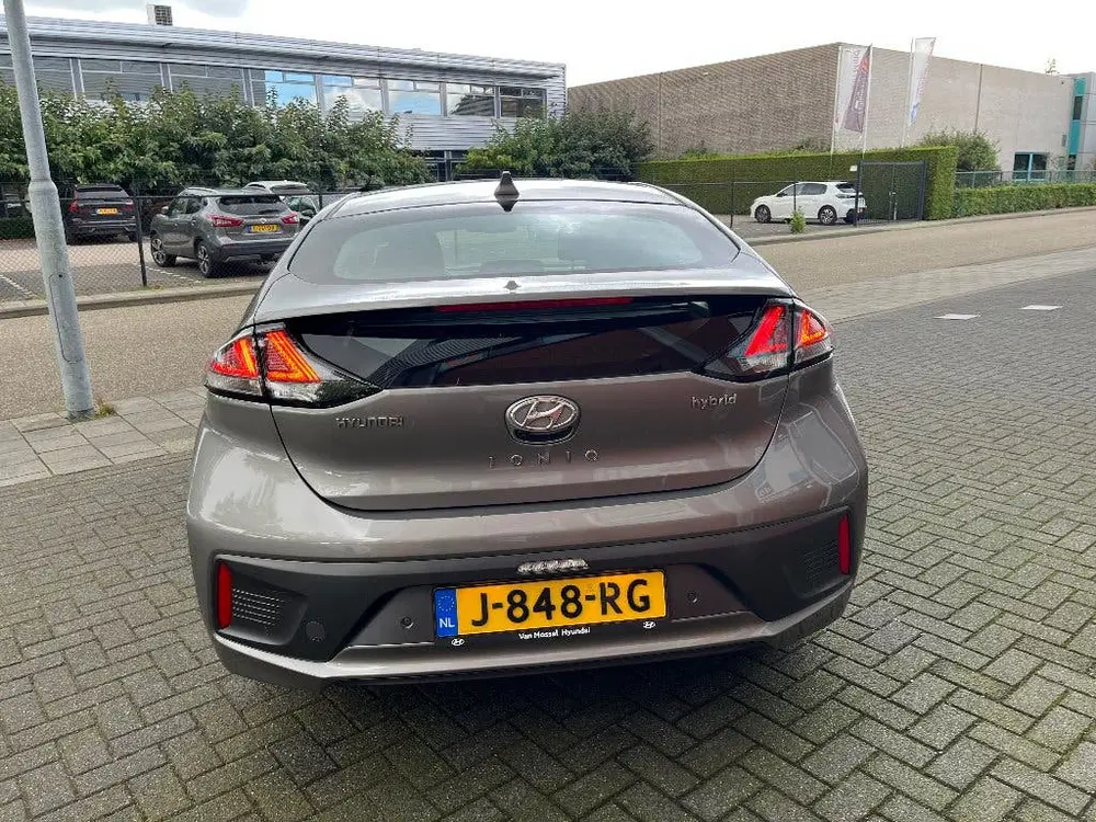 Hyundai IONIQ Hybrid uit 2021, foto 4