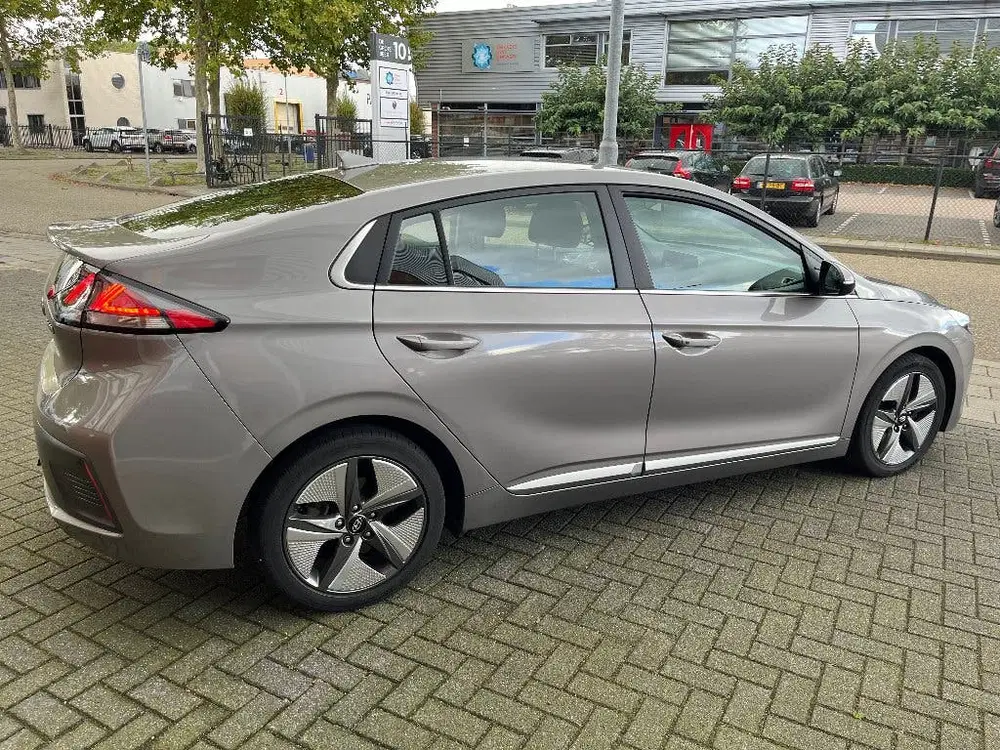 Hyundai IONIQ Hybrid uit 2021, foto 5