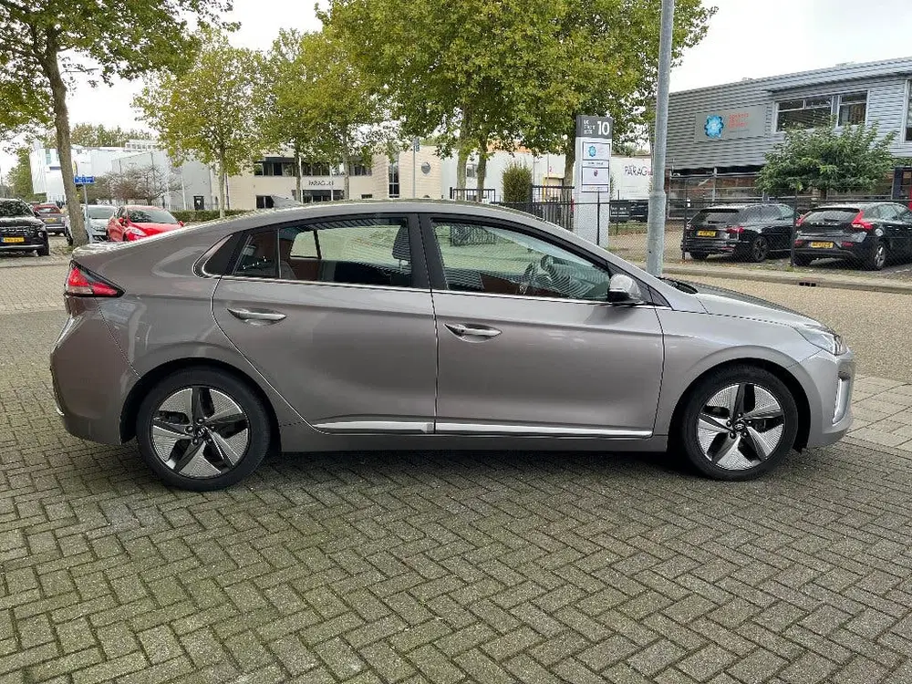 Hyundai IONIQ Hybrid uit 2021, foto 6