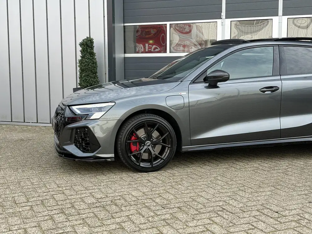 Audi A3 45 TFSI e S edition Competition uit 2022, foto 3