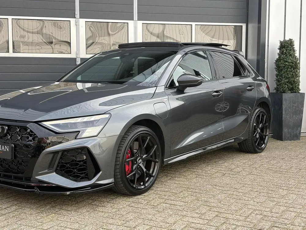 Audi A3 45 TFSI e S edition Competition uit 2022, foto 4