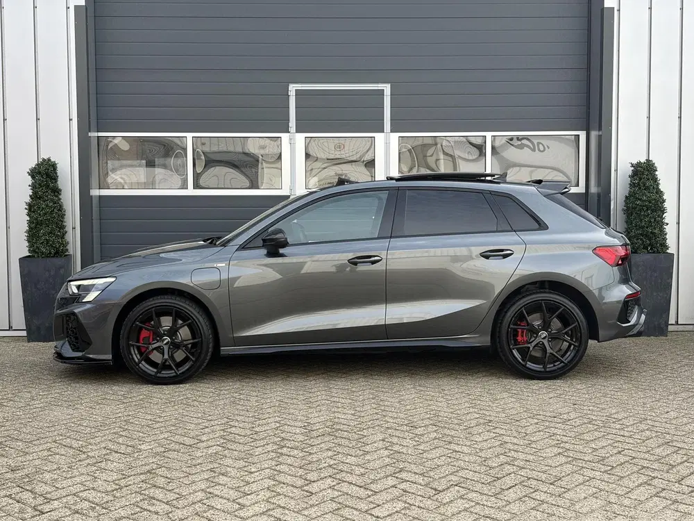 Audi A3 45 TFSI e S edition Competition uit 2022, foto 5