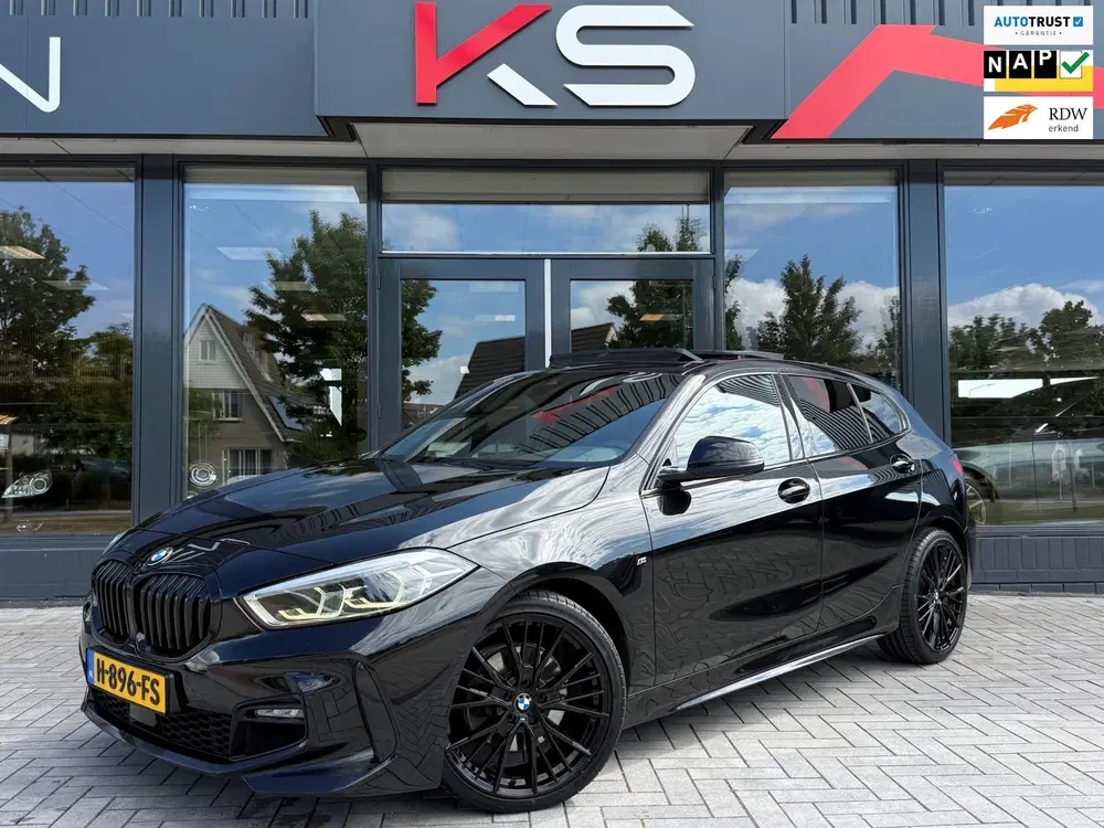 BMW 1-serie 118i Executive M sport Pano M Seats Camera uit 2020