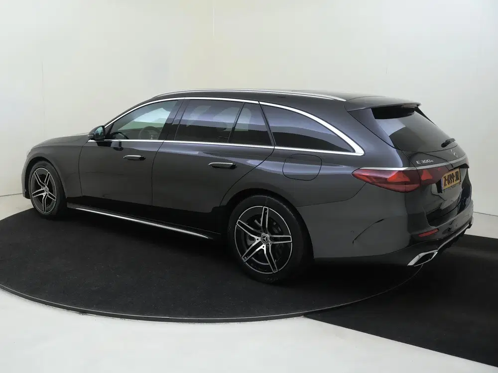 Mercedes-Benz E-Klasse 300 e AMG Line Rijassistentiep uit 2024, foto 3
