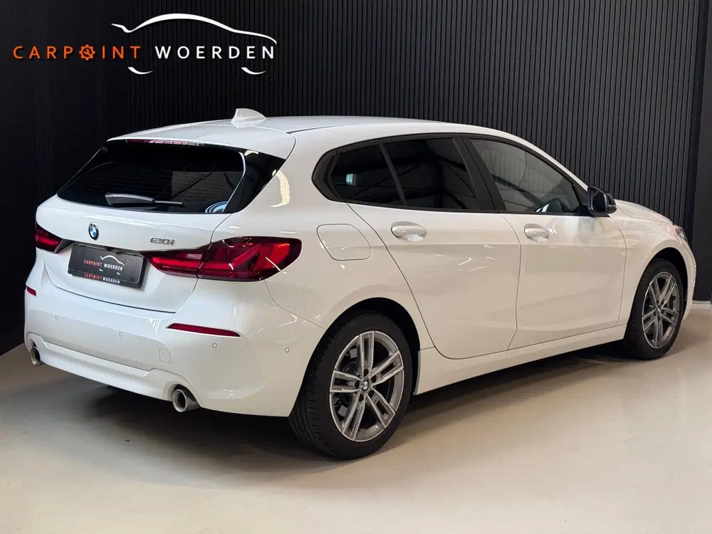 BMW 1-serie 120i uit 2024, foto 2