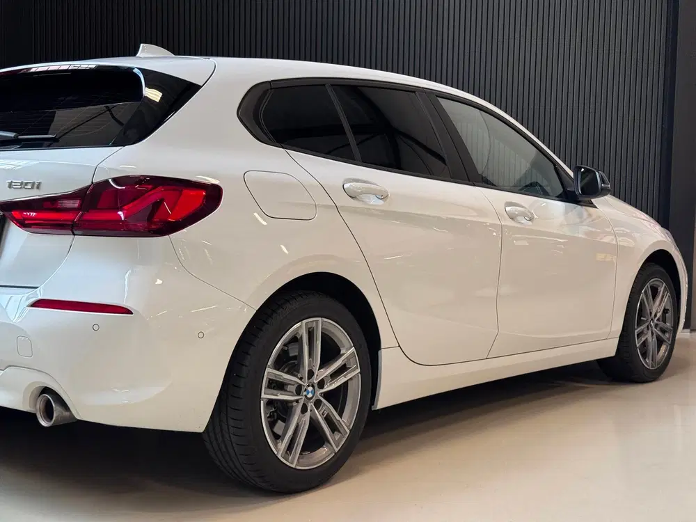 BMW 1-serie 120i uit 2024, foto 4