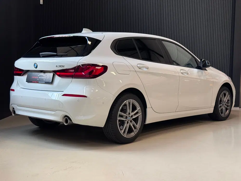 BMW 1-serie 120i uit 2024, foto 6