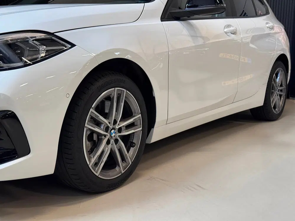 BMW 1-serie 120i uit 2024, foto 9