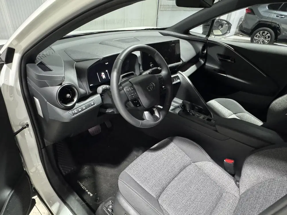 Toyota C-HR 2.0 Plug-in Hybrid 220 Dynamic Apple carpl uit 2025, foto 9