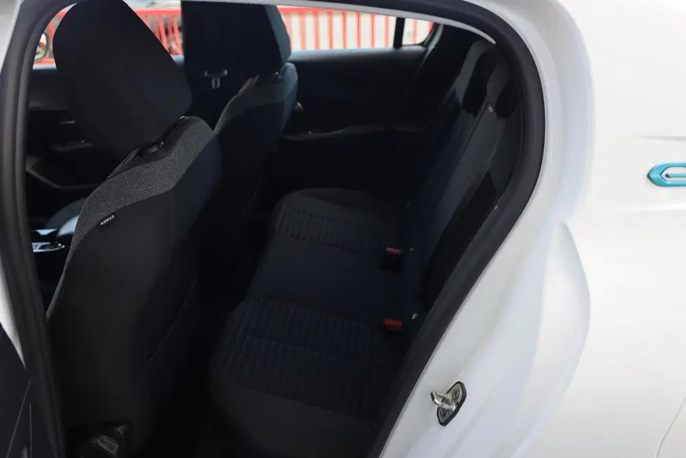 Peugeot 208 EV Active Pack 50 kWh uit 2022, foto 11