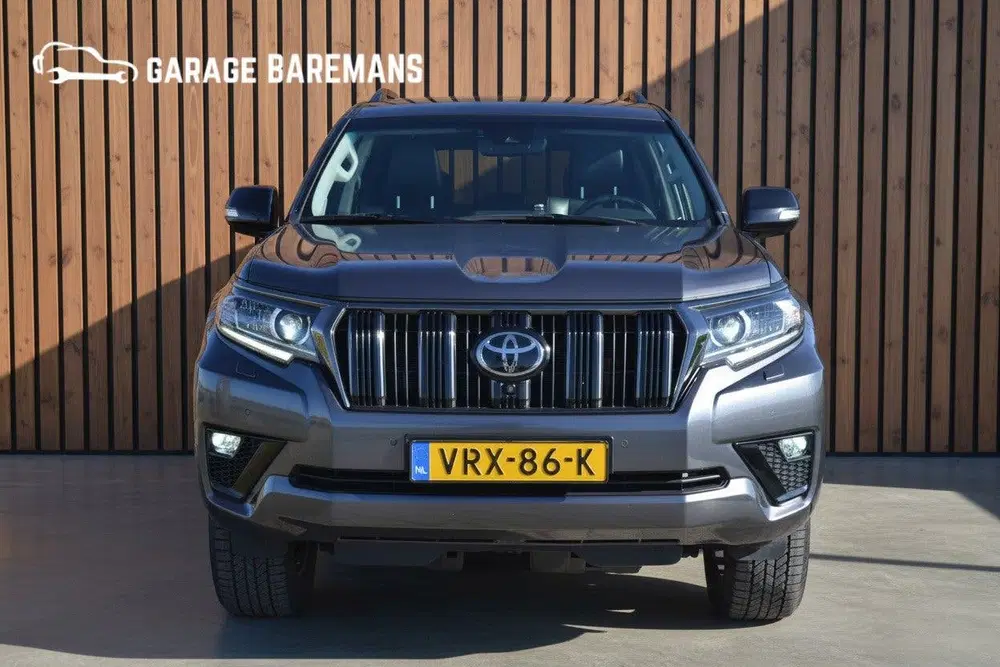 Toyota Land Cruiser 2.8 D-4D-F Executive Window Van uit 2022, foto 2