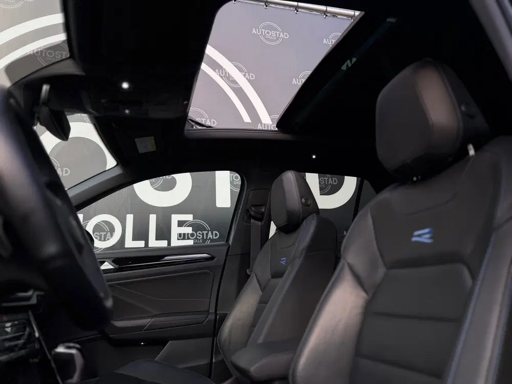 Volkswagen T-Roc 2.0 TSI R uit 2022, foto 13