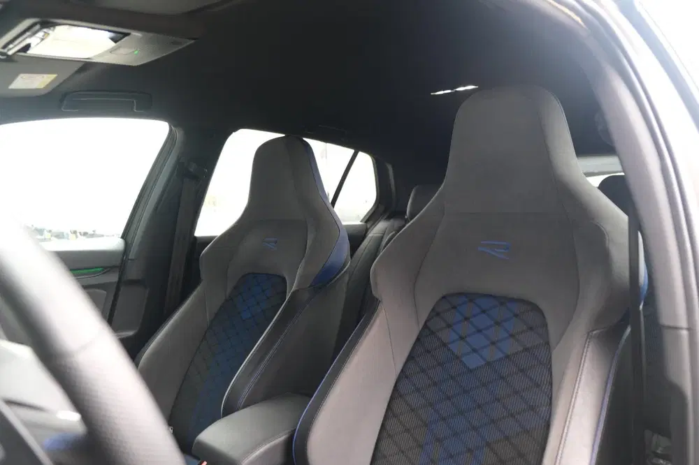 Volkswagen Golf 8 2.0 TSI R 4Motion PERFORMANCE Akra Led C uit 2021, foto 4
