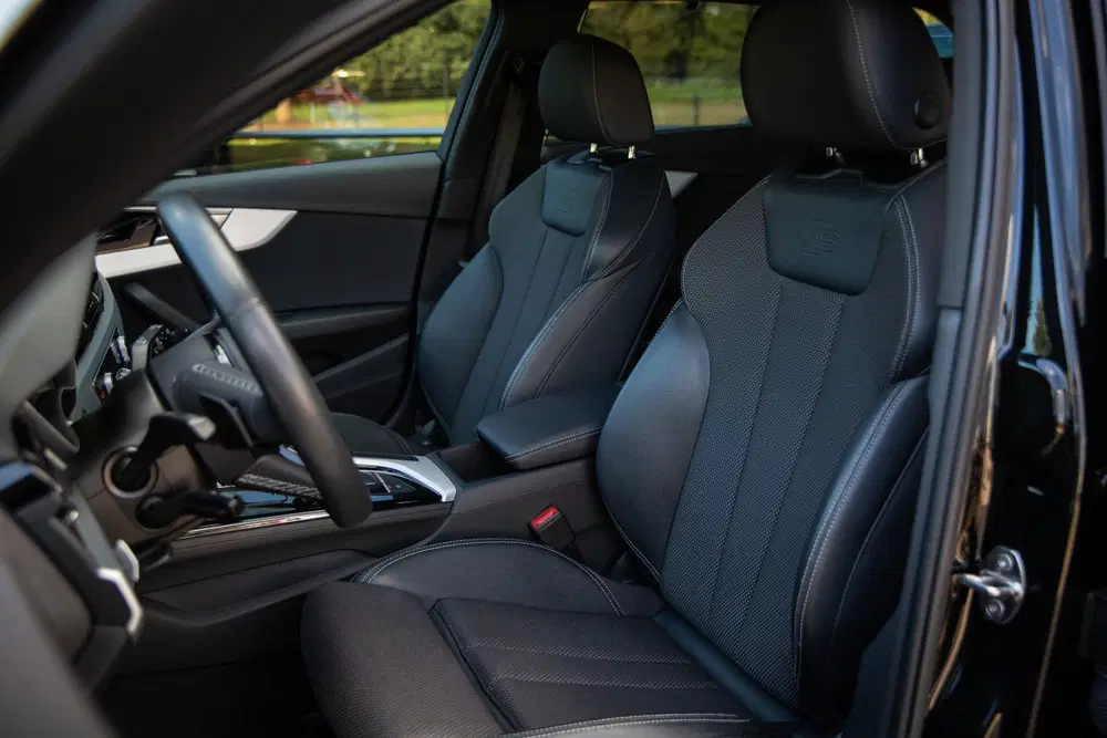 Audi A4 35 TFSI S edition uit 2021, foto 3