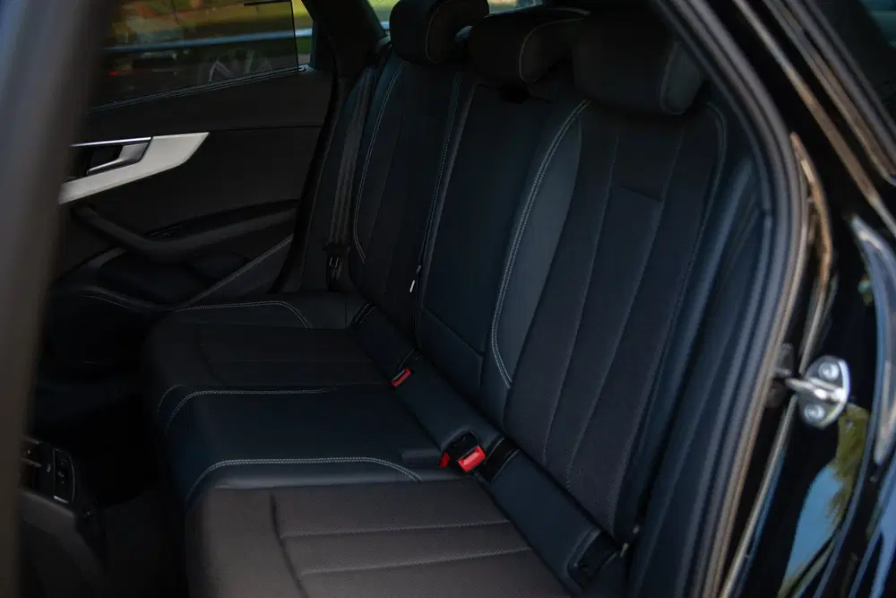 Audi A4 35 TFSI S edition uit 2021, foto 9