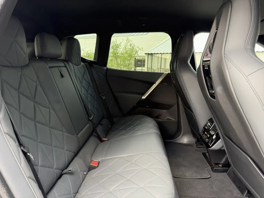 BMW iX xDrive40 Executive 77 kWh uit 2023, foto 12