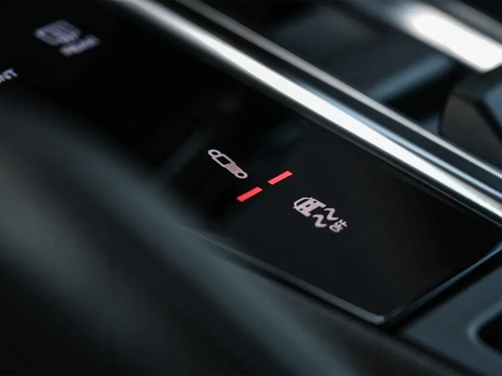 Porsche Cayenne 3.0 E-Hybrid Platinum Edition uit 2022, foto 12